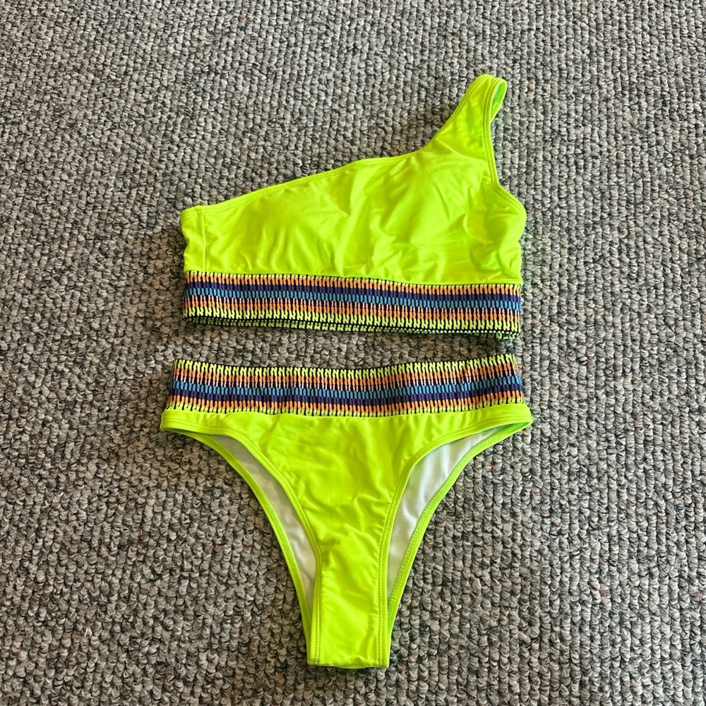 Shein Bathingsuit size Medium - never worn
